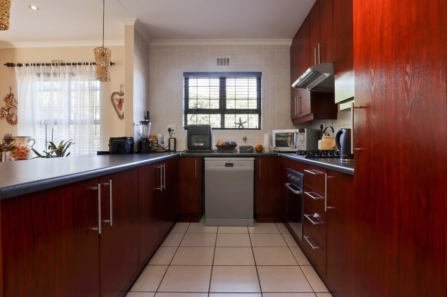 3 Bedroom Property for Sale in Sunningdale Western Cape